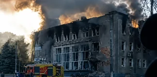 Зруйноване відділення «Укрпошти» в Мені після російської атаки