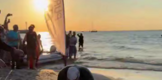 Бартломей Кубковський після фінішу запливу через Балтійське море в Дзивнуві