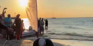 Бартломей Кубковський після фінішу запливу через Балтійське море в Дзивнуві