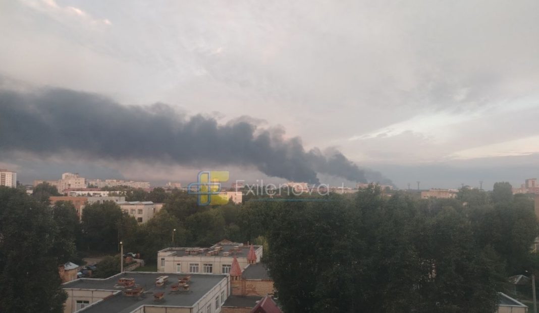 Smoke rising from the Novokuybyshevsk oil refinery Thick black smoke above the Novokuybyshevsk oil refinery following a drone attack