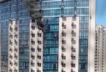 Дим із багатоповерхівки в Аркадії після влучання «Шахеда»