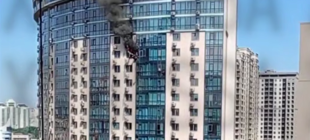Аркадія Дим із багатоповерхівки в Аркадії після влучання «Шахеда»