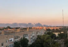 Дим над Каменськом-Шахтинським після нічної атаки БпЛА