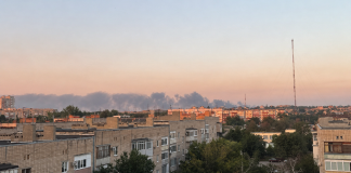 Дим над Каменськом-Шахтинським після нічної атаки БпЛА