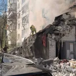 Російський дрон влетів у багатоповерхівку в Чернігові: є постраждалі