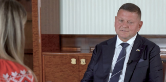Валерій Залужний під час інтерв’ю