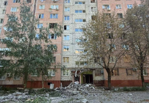 Russia struck Kramatorsk with nine aerial bombs: 19 people were injured A damaged block of flats in Kramatorsk following a Russian air strike