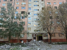 Росія вдарила по Краматорську дев’ятьма авіабомбами: 19 поранених Пошкоджений багатоквартирний будинок у Краматорську після російського авіаудару