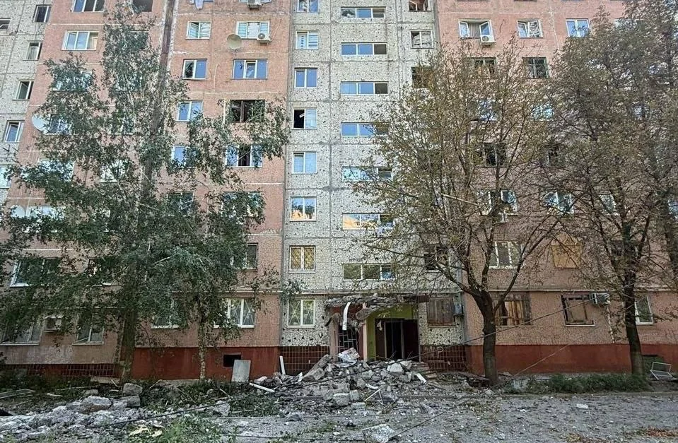 Пошкоджений будинок у Краматорську після російського авіаудару Пошкоджений багатоквартирний будинок у Краматорську після російського авіаудару