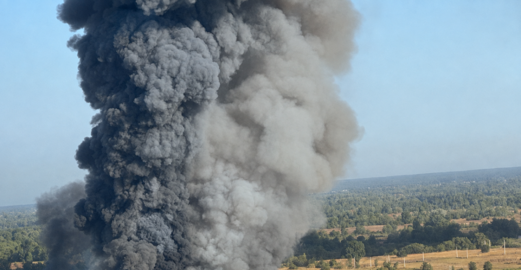 Smoke over Kyiv following fires at warehouses Thick black smoke over Kyiv following fires at warehouses