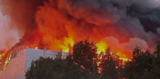 Росія знову знищила склад VARUS на Київщині: можливі перебої з товарами Пошкоджений російською атакою склад VARUS