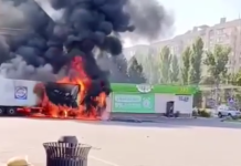 An «ATB» lorry on fire following an attack by an FPV drone in Kherson