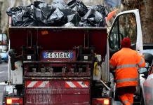 В Італії на звалищі знайшли викинутий квиток із виграшем €1 млн Машина комунальних служб в Італії