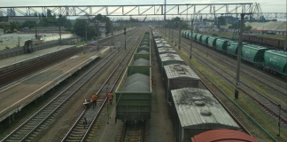 Steelmakers have called for railway tariffs not to be increased by 30% A Ukrzaliznytsia freight train is transporting industrial raw materials