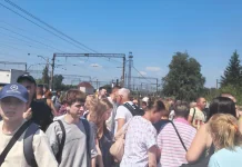 Масові затримки потягів в Україні: деякі рейси запізнюються до 12 годин Масові затримки потягів в Україні 8 серпня