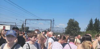 Масові затримки потягів в Україні: деякі рейси запізнюються до 12 годин Масові затримки потягів в Україні 8 серпня