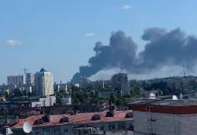 Дим над Броварами після атаки російських дронів
