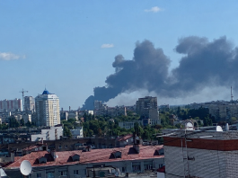 Дим над Броварами після атаки російських дронів