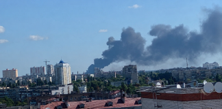 У Броварському районі горять склади після російської атаки безпілотниками Дим над Броварами після атаки російських дронів