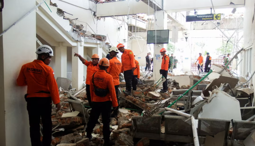 Earthquake on the island of Flores Rescue workers are on the scene following an earthquake in the Maumere area on the island of Flores