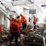 7.7-magnitude earthquake in Indonesia: at least 20 dead
