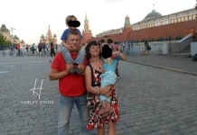 У соцмережах судді в Одесі знайшли фото з радянською символікою Суддя Віталій Кострицький, фото з Москви