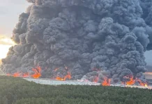 Wildberries у вогні: під Москвою палають два логістичні комплекси Чорний дим над логістичним об’єктом у Московській області