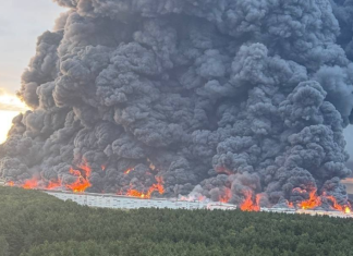 Wildberries ablaze: two logistics centres are on fire near Moscow Black smoke rising from a logistics facility in the Moscow Region