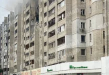 Наслідки ракетного удару по багатоповерхівці у Харкові 9 серпня