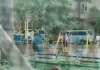В Одесі чоловік відкрив вогонь по працівниках ТЦК: четверо поранених Службові автомобілі та правоохоронці на місці стрілянини в Одесі
