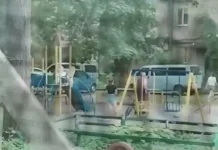 В Одесі чоловік відкрив вогонь по працівниках ТЦК: четверо поранених Службові автомобілі та правоохоронці на місці стрілянини в Одесі