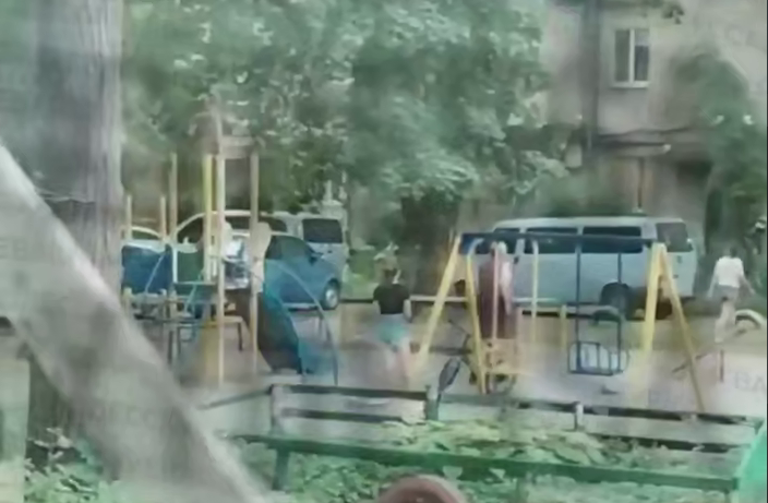 Стрілянина в Одесі Службові автомобілі та правоохоронці на місці стрілянини в Одесі