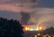 У Бєлгороді після атаки дронів спалахнула пожежа в університеті Шухова Густий дим і полум’я над територією університету Шухова в Бєлгороді