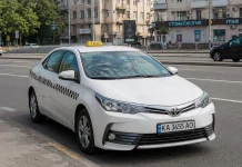 Journeys with Uklon and Bolt may become more expensive due to new tax rules A taxi in city traffic