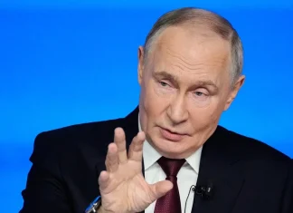 Путін пригрозив відповіддю на затримання російських торгових суден Володимир Путін під час зустрічі з командувачами російських флотів