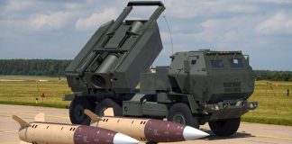 Ракети ATACMS та пускова установка реактивної системи залпового вогню
