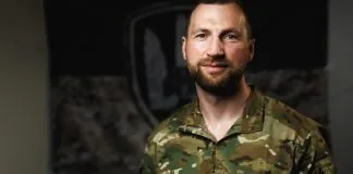 Євгеній Хмара під час заяви про подальші операції проти об’єктів у Росії