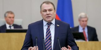 Віцеспікер Держдуми РФ Толстой закликав бомбити міста України Віцеспікер Держдуми Росії Петро Толстой.