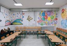 У Києві школи почнуть рік у гнучкому очно-дистанційному форматі Укриття в школі Києва