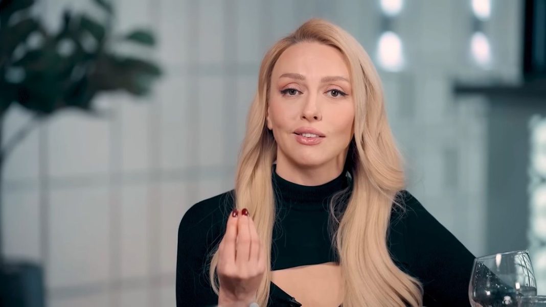 Полякова Оля Полякова під час інтерв’ю