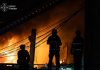 Зеленський про нічну атаку РФ: Москва готується до ескалації Рятувальники ліквідовують наслідки російського удару по Запоріжжю