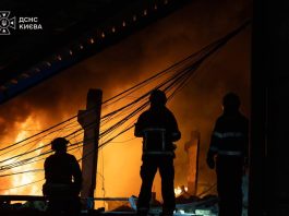Зеленський про нічну атаку РФ: Москва готується до ескалації Рятувальники ліквідовують наслідки російського удару по Запоріжжю