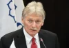 Пєсков пригрозив продовженням ударів по Україні після атак на склади Ozon Чоловік у костюмі виступає перед мікрофоном під час офіційного заходу