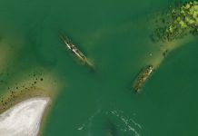 The shallowing of the Danube has exposed a submerged Nazi flotilla near Prahovo Оголені обмілінням Дунаю остови затоплених суден біля Прахова в Сербії