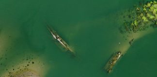 The shallowing of the Danube has exposed a submerged Nazi flotilla near Prahovo Оголені обмілінням Дунаю остови затоплених суден біля Прахова в Сербії