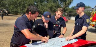 Українські рятувальники проводять рекогносцировку в районі лісової пожежі у Жиронді