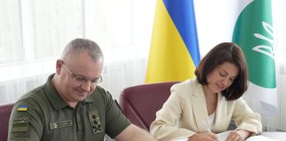 ДПСУ та Податкова переходять на автоматичний обмін даними Представники ДПСУ та Державної податкової служби підписують документи