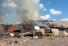 Росія ударила по Донеччині: у Слов’янську поранений чоловік Рятувальники гасять пожежу після російського удару на Донеччині