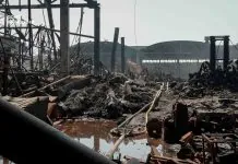 Рятувальники ДСНС розбирають завали на місці російського обстрілу в Бучанському районі