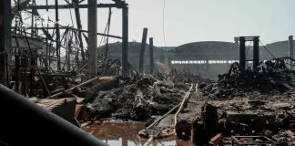 У Бучанському районі рятувальники розбирають завали після обстрілу РФ Рятувальники ДСНС розбирають завали на місці російського обстрілу в Бучанському районі